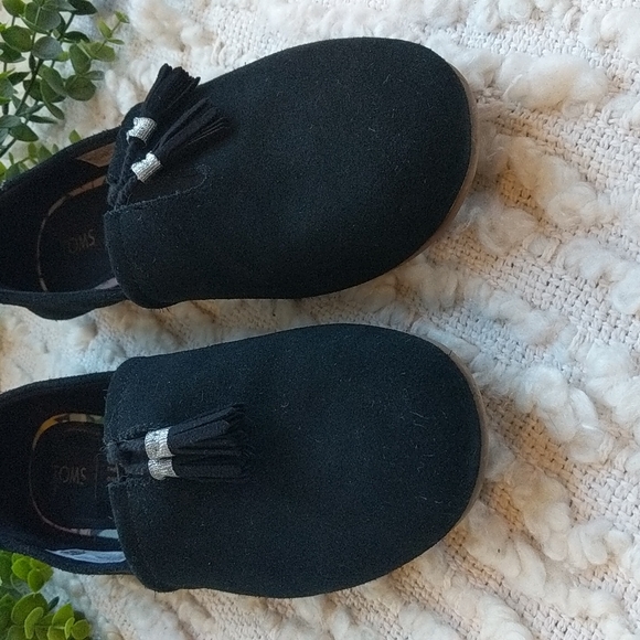 Toms Women's 9.5 Black Suede Kelli Kelly Tassel Mini Wedge Loafer Flats - Picture 7 of 11